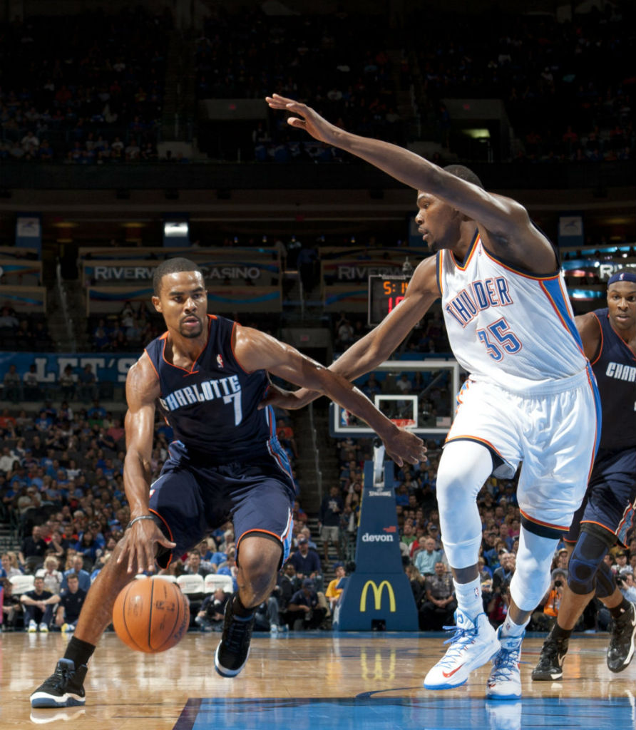 Kevin Durant wearing Nike KD V OKC Home (4)