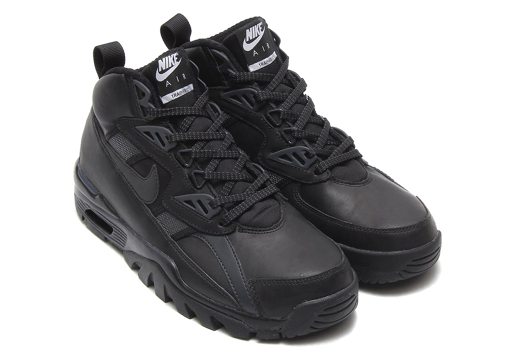 nike trainers triple black