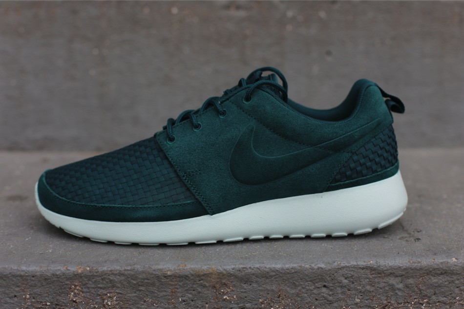 Nike Roshe Run Woven - Two Colorways | Sole Collector
