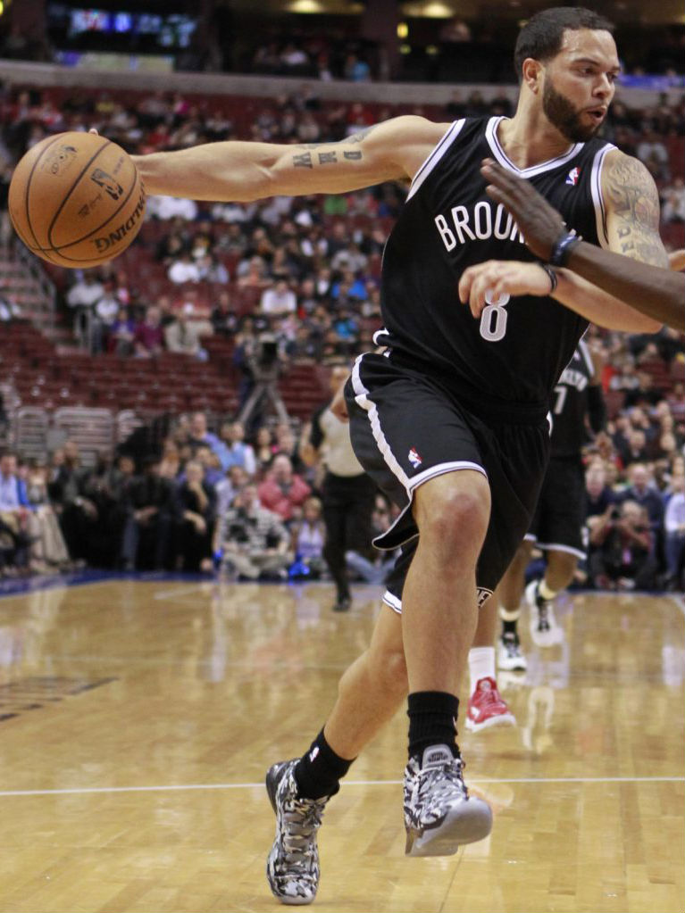 Deron Williams' Camo Nike Zoom Hyperdisruptor PE (2)