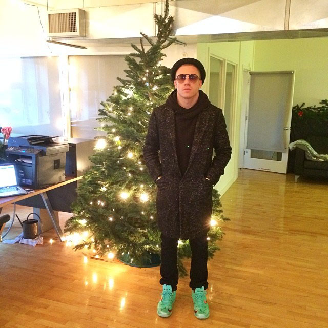 Macklemore wearing Nike LeBron 11 Christmas