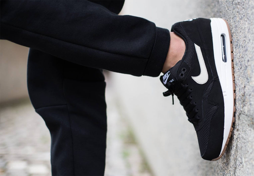 nike air max 1 essential black gum