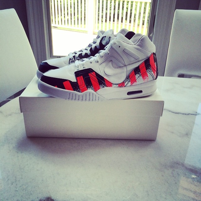 Victor Cruz Picks Up Nike Air Tech Challenge II 2 French Open