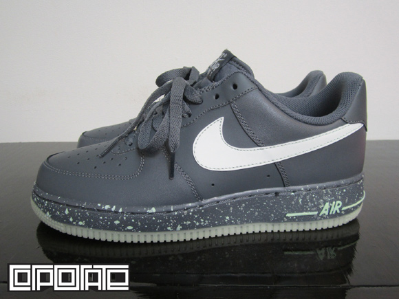 Nike air force 1 white glow in hot sale the dark