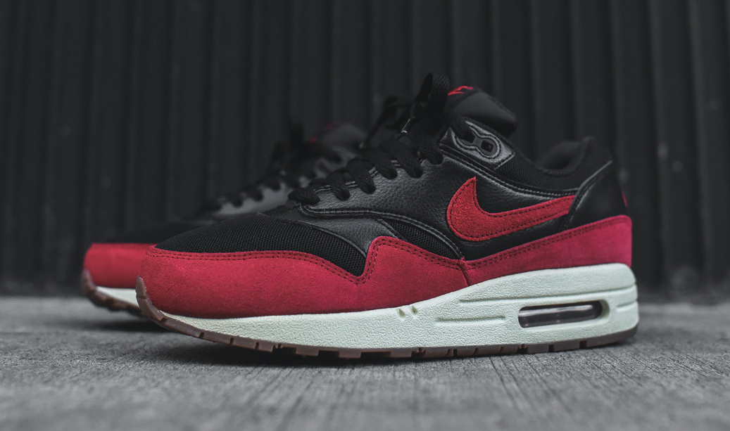 air max 1 bred on feet