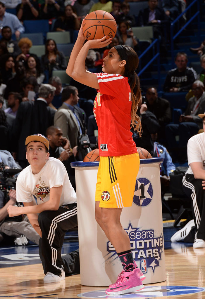 Skylar Diggins wearing Nike Zoom HyperRev Kay Yow