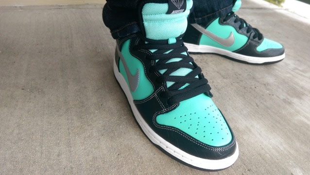 Kikn N Skatn in the 'Tiffany' Nike SB Dunk High