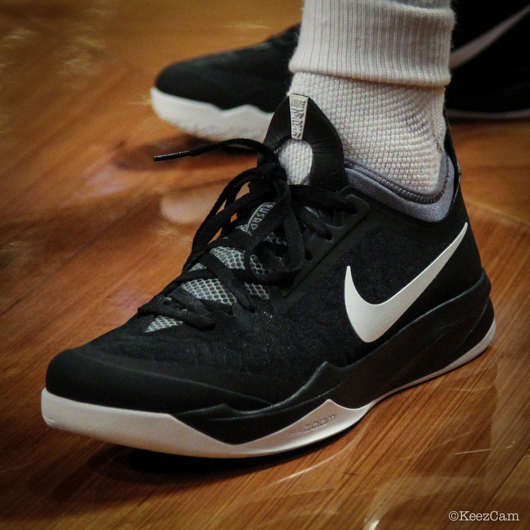 Deron Williams wearing Nike Zoom Crusader