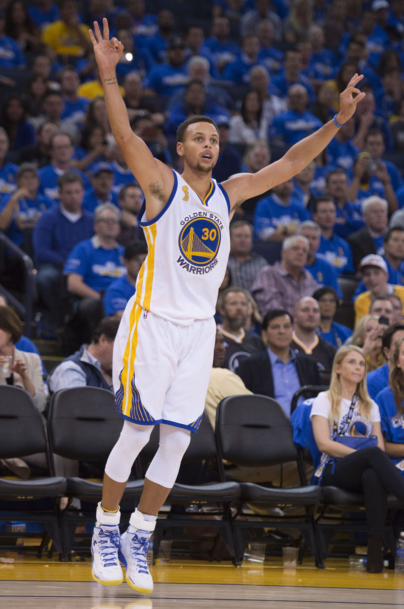 stephen curry wearing curry 5