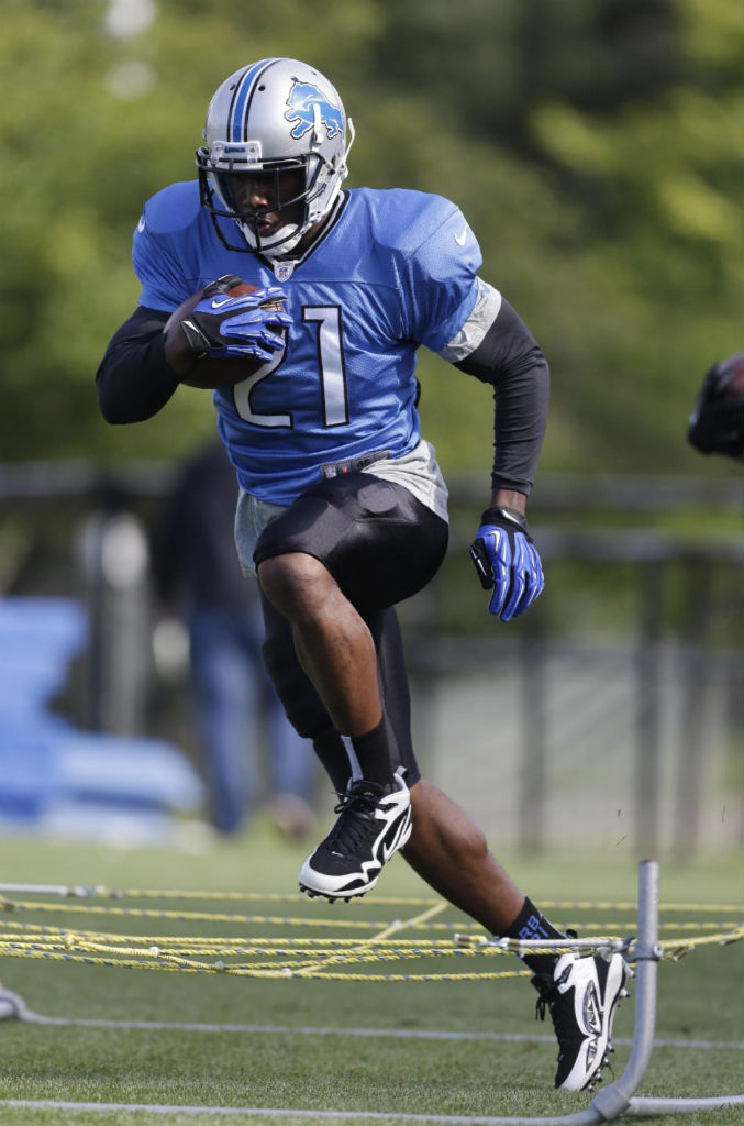 Reggie Bush Signs With Nike (3)