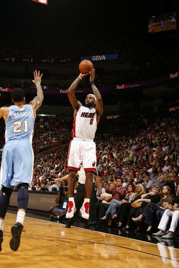 LeBron James Debuts New LeBron 8 V/2 Colorway 