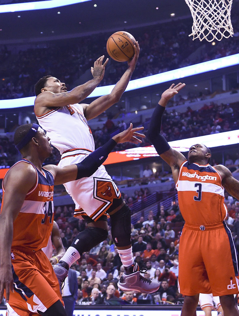 Derrick Rose wearing adidas D Rose 5 Boost Home (4)