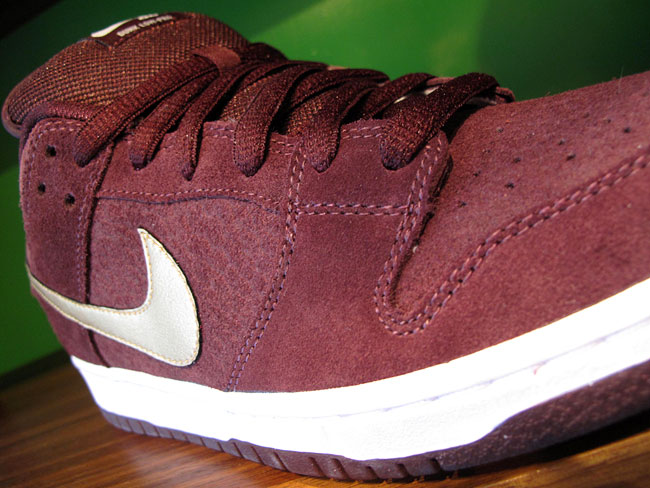 nike dunk burgundy low