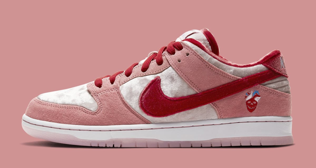 red nike shoes ladies