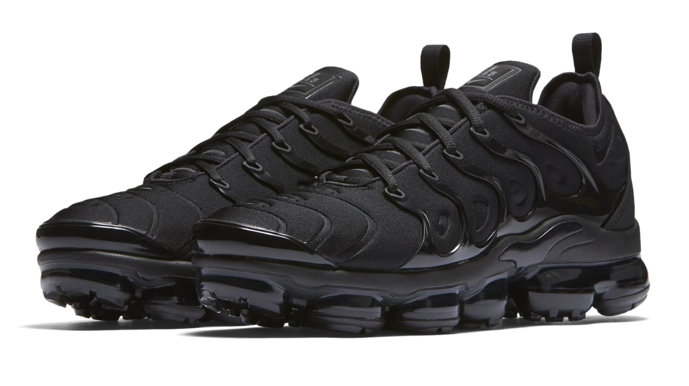 vapormax plus triple black womens