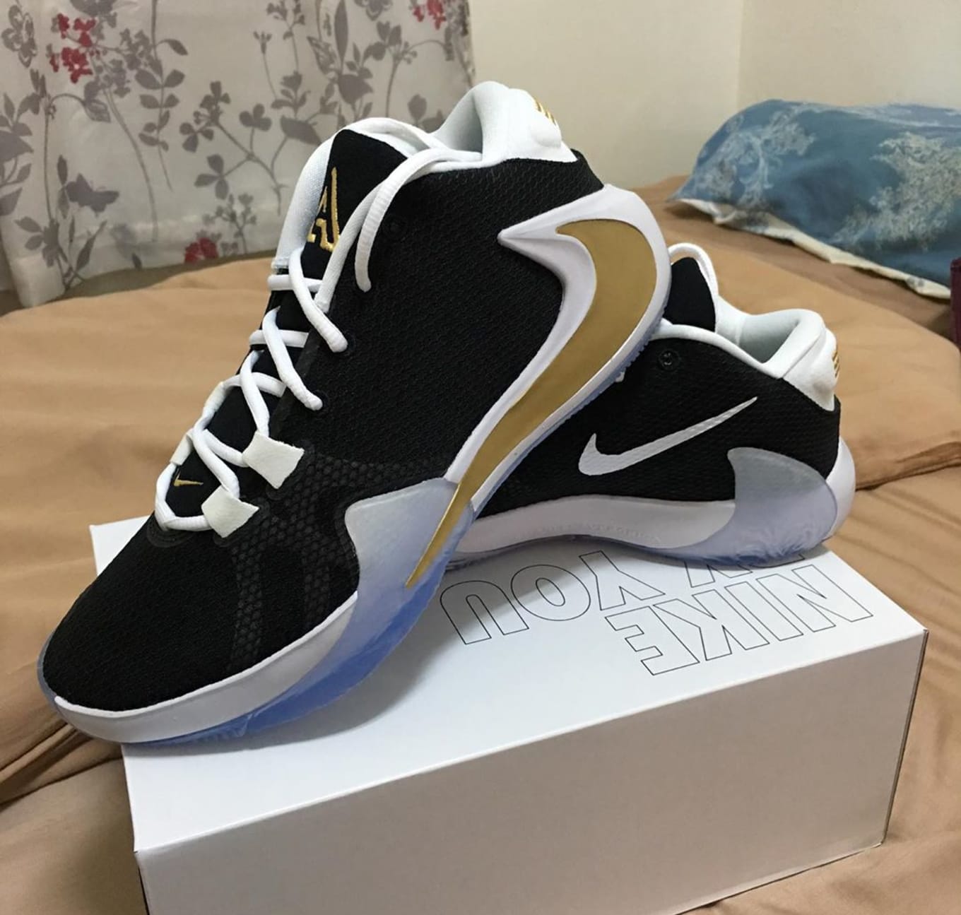 zoom freak 1 black and gold