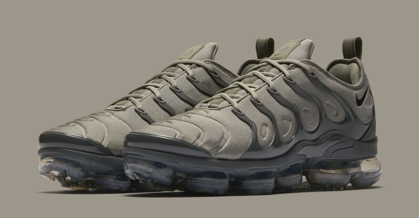 nike vapormax plus tiger