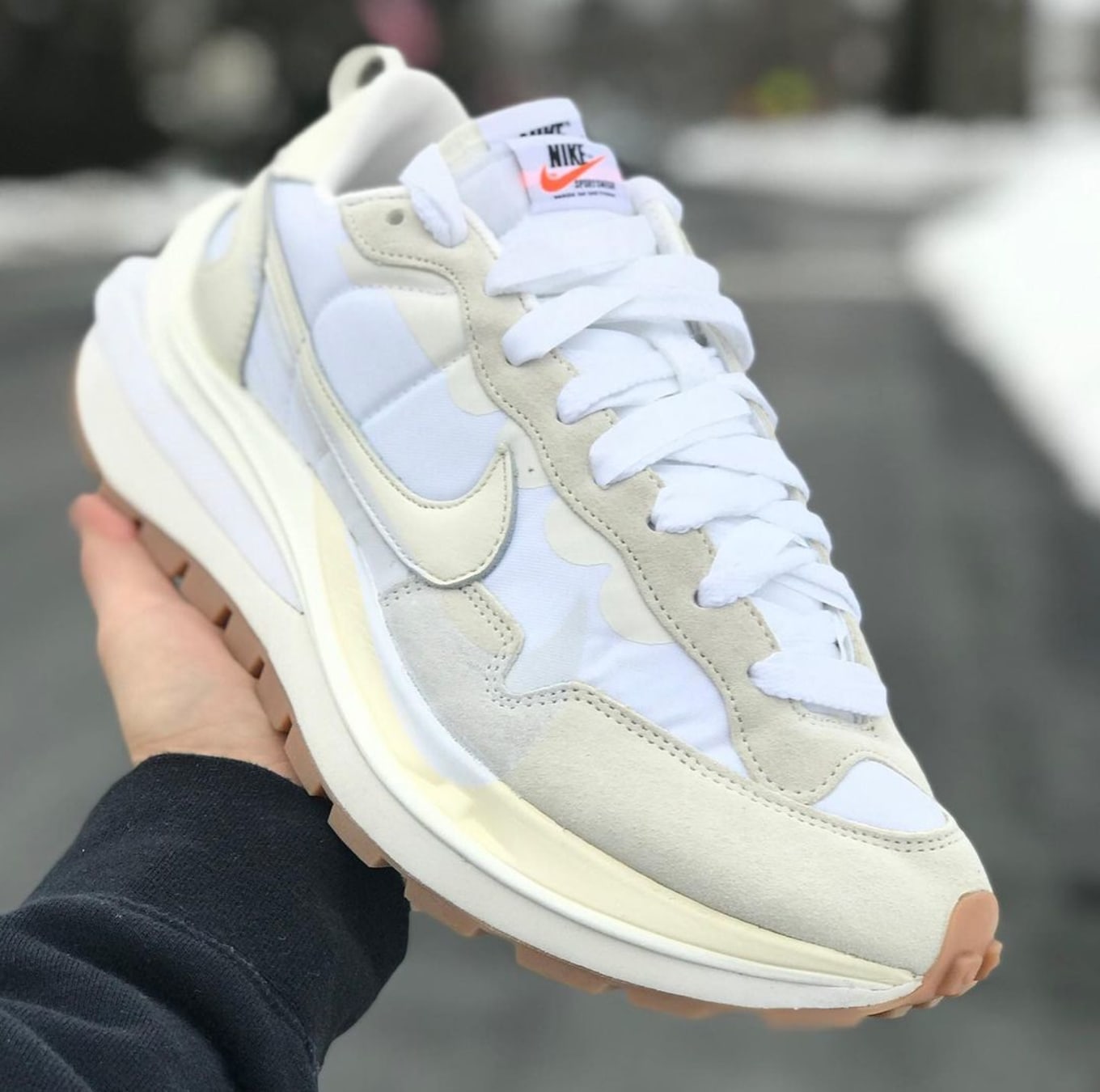 Nike sacai beige