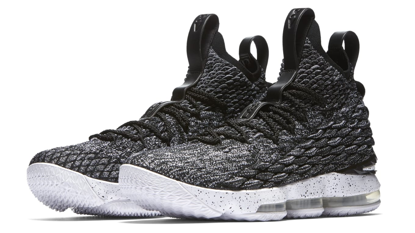 dicks sporting goods lebron 15