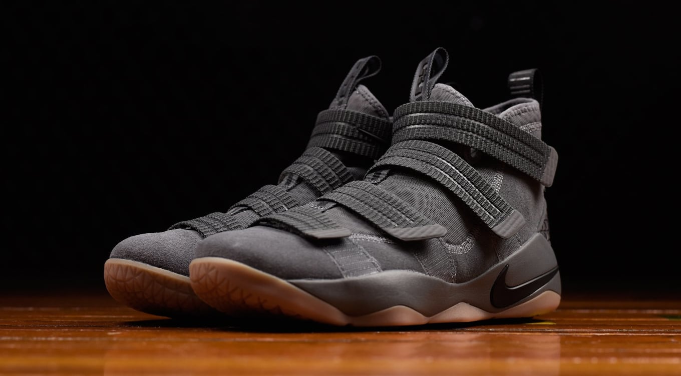 lebron soldier 11 black gum