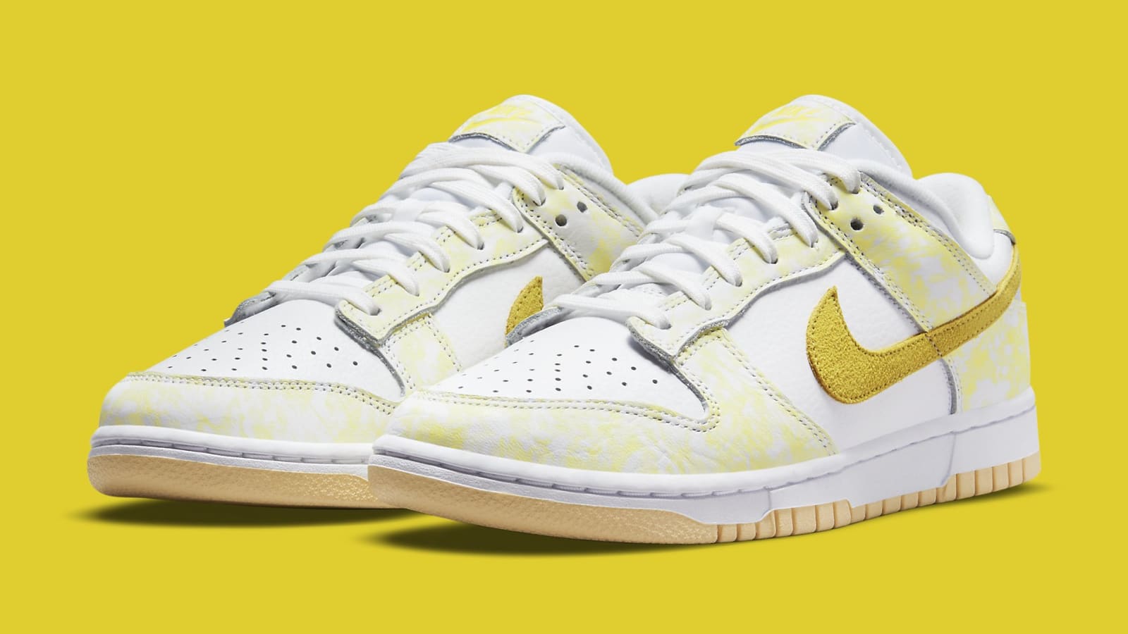 dunk yellow strike