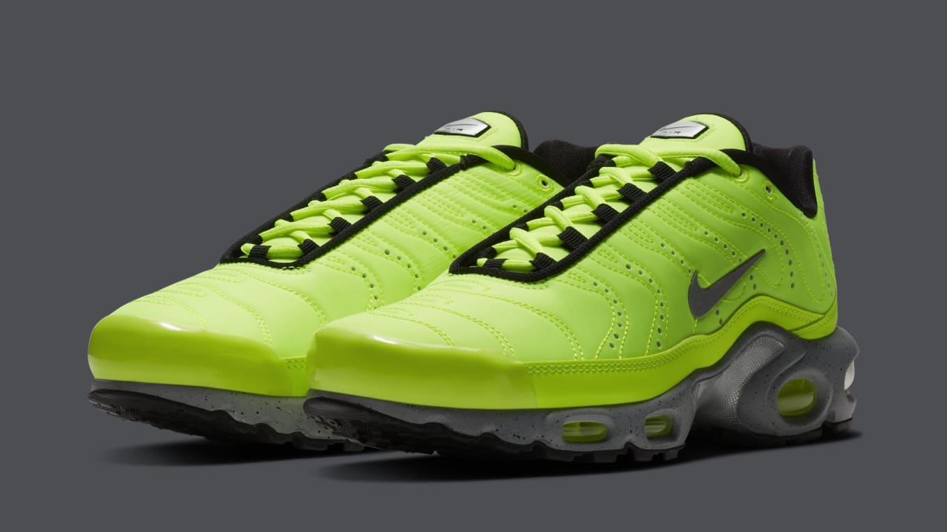 nike air max plus volt black neon green