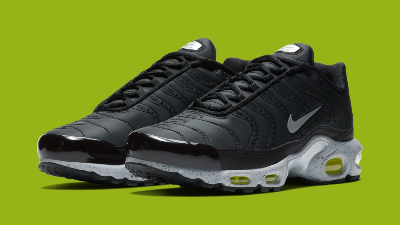 nike air max plus premium black