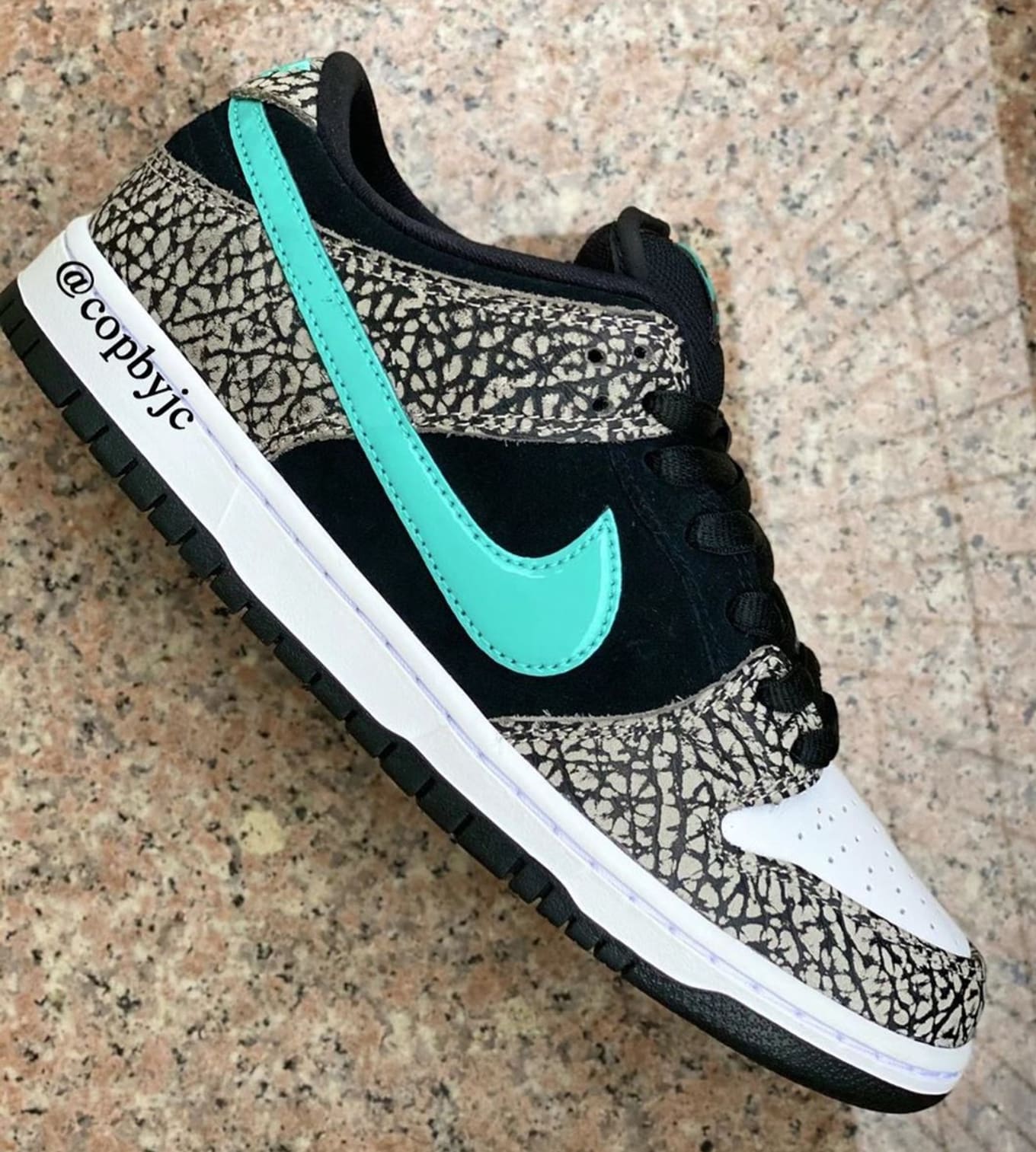 nike dunk sb atmos