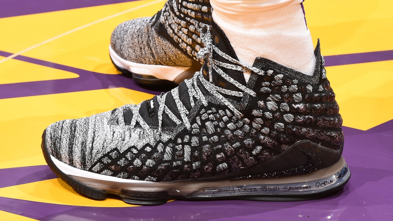 nike lebron 2019