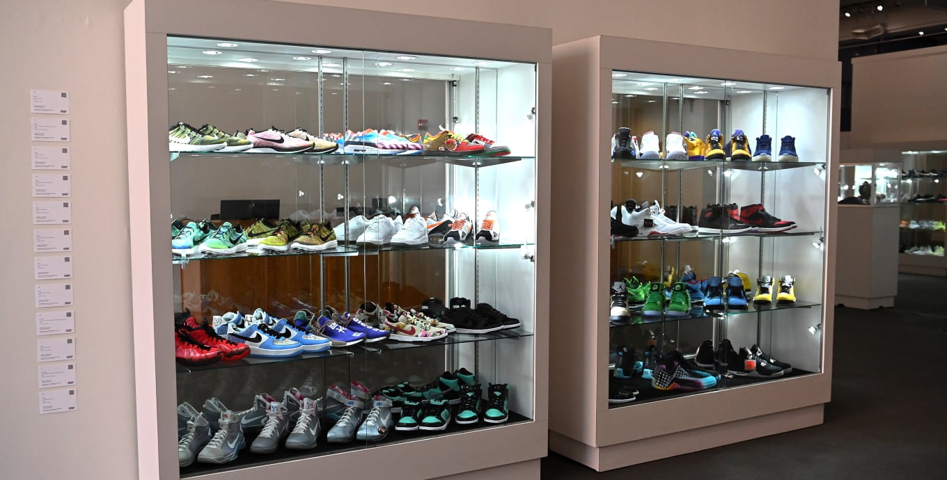 yeezy dsrt bt