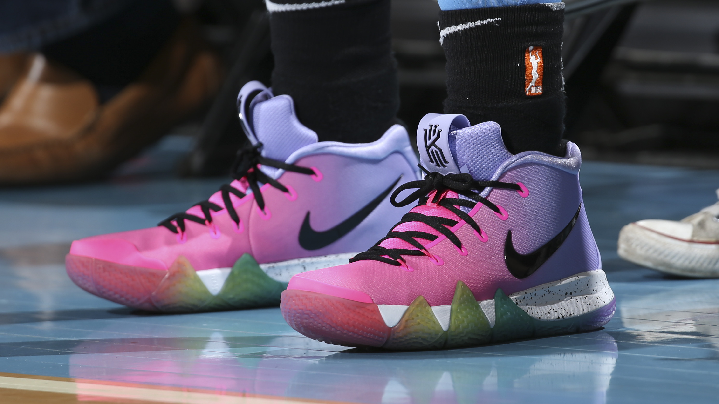 are kyrie 4 true to size online -
