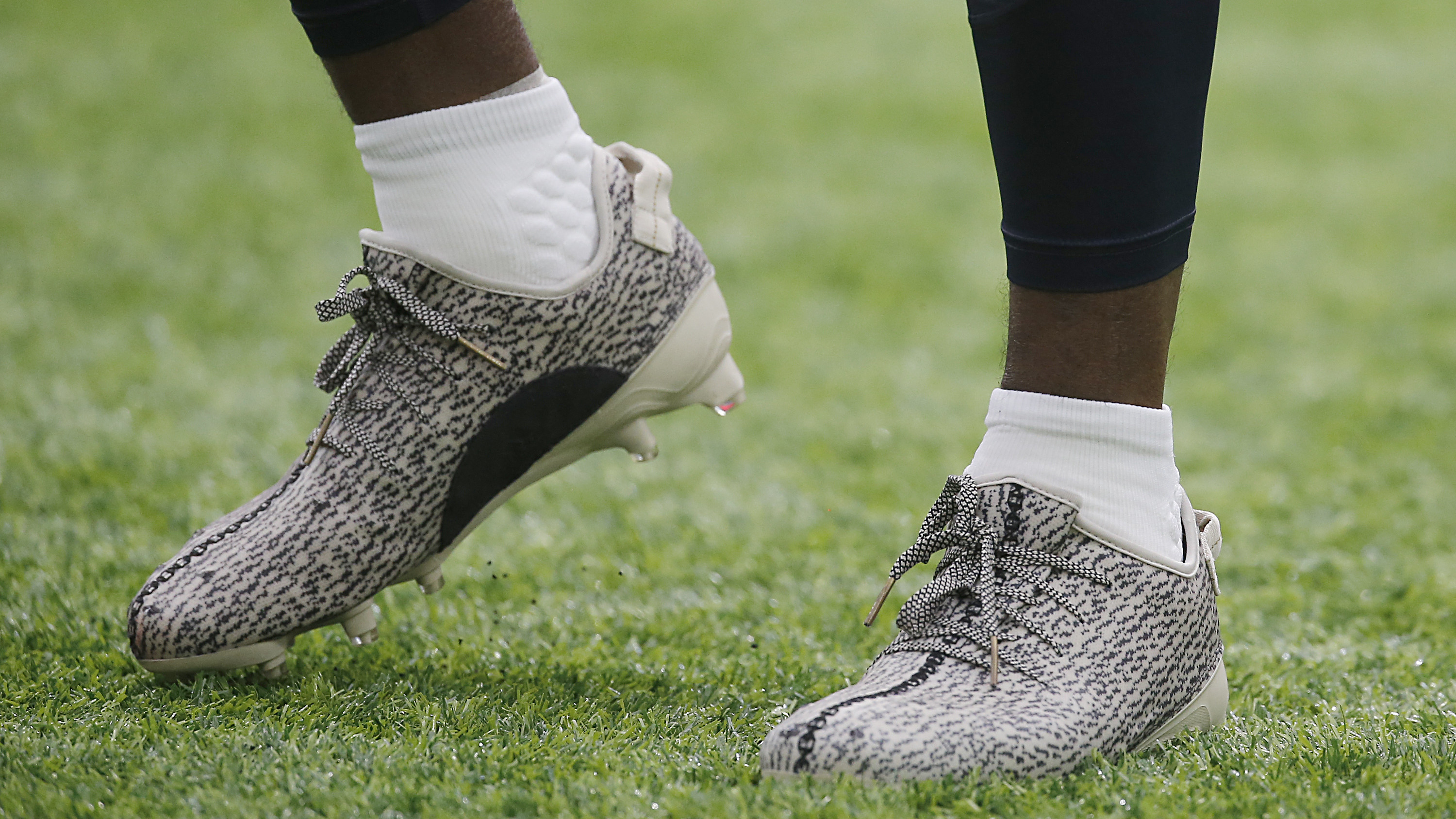 yeezy football cleats