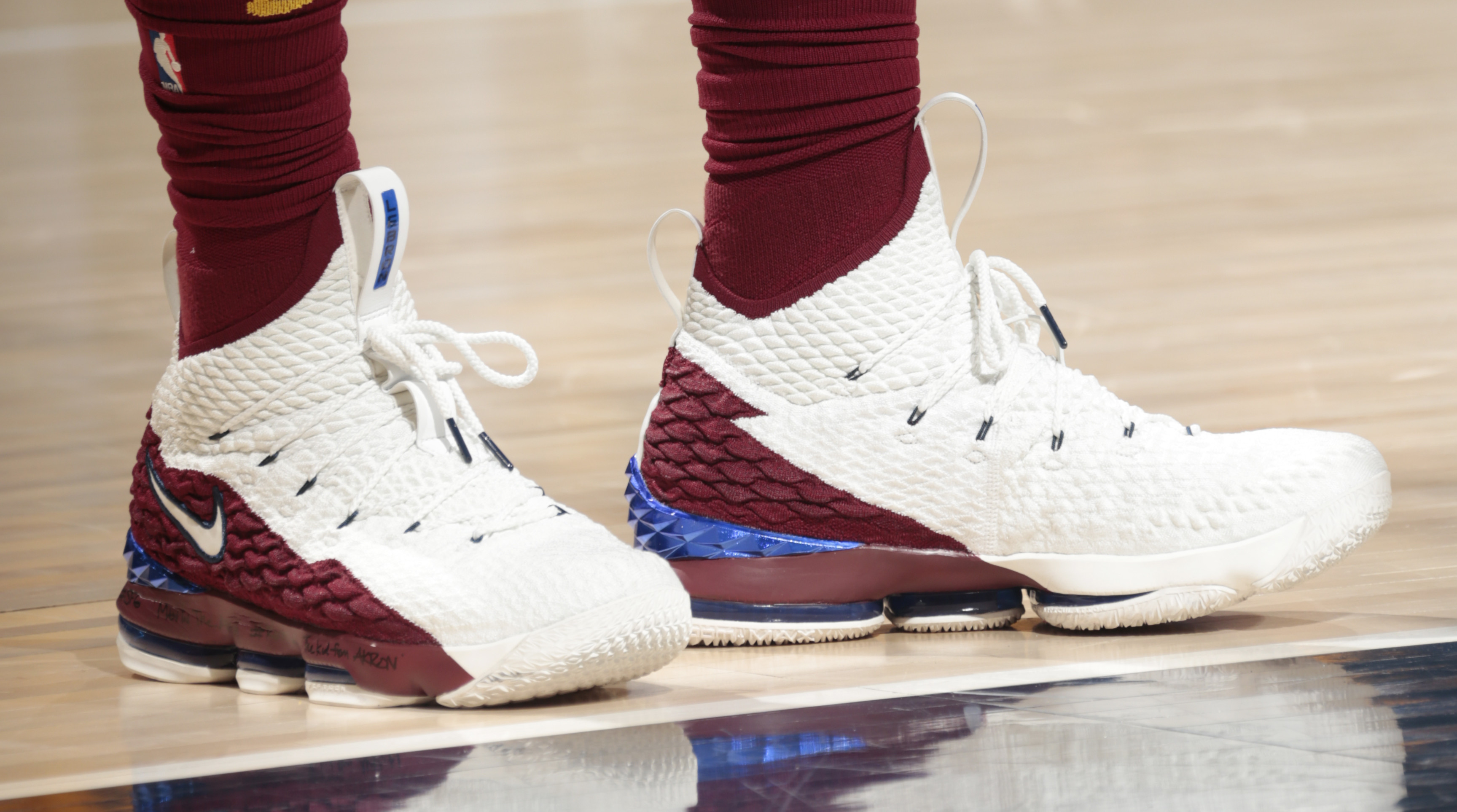 lebron 15 shoes playoffs 2018