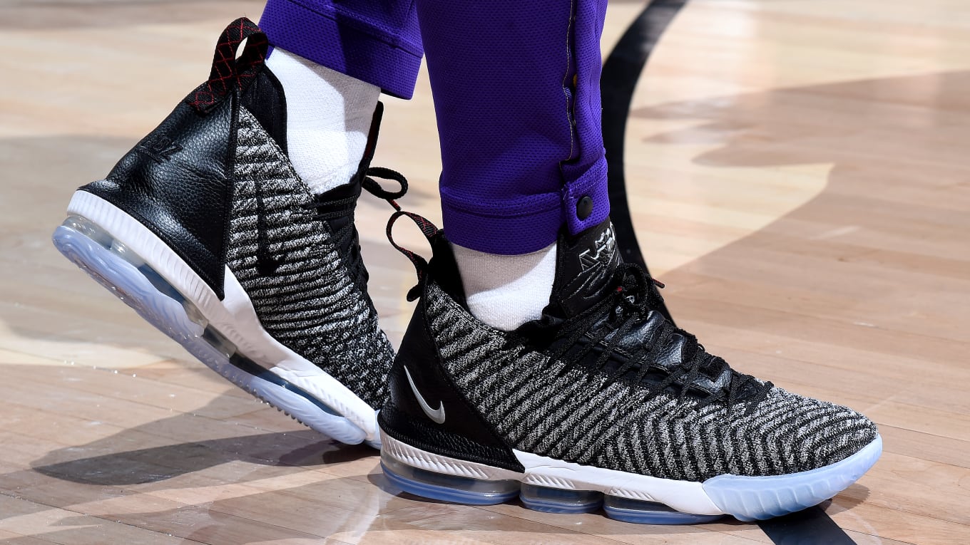 lebron 16 oreo on feet Shop Clothing 