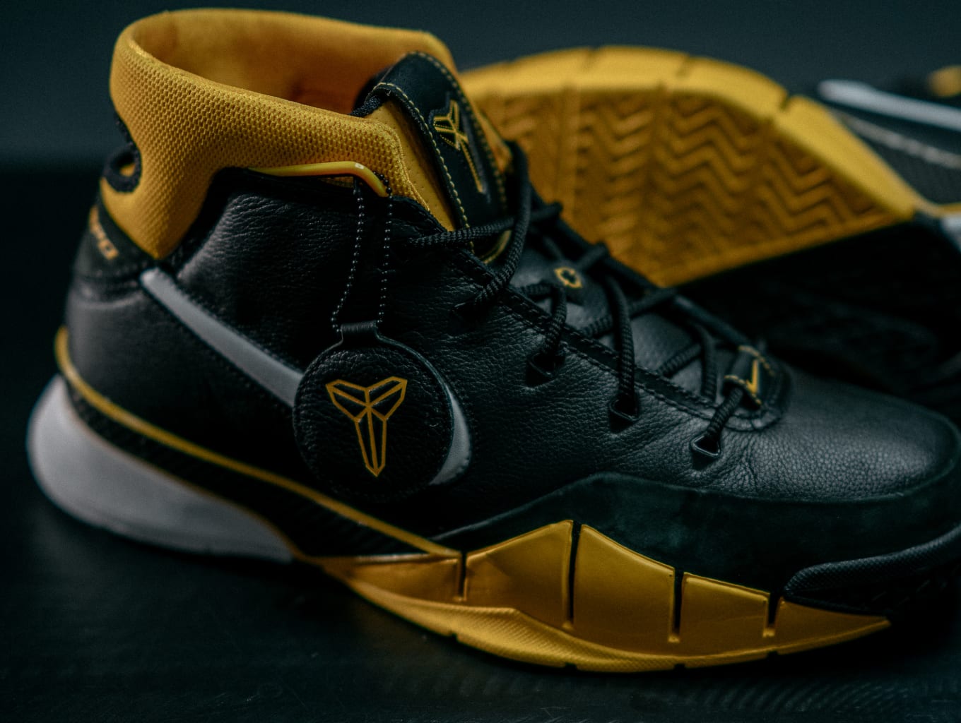 kobe bryant vintage shoes