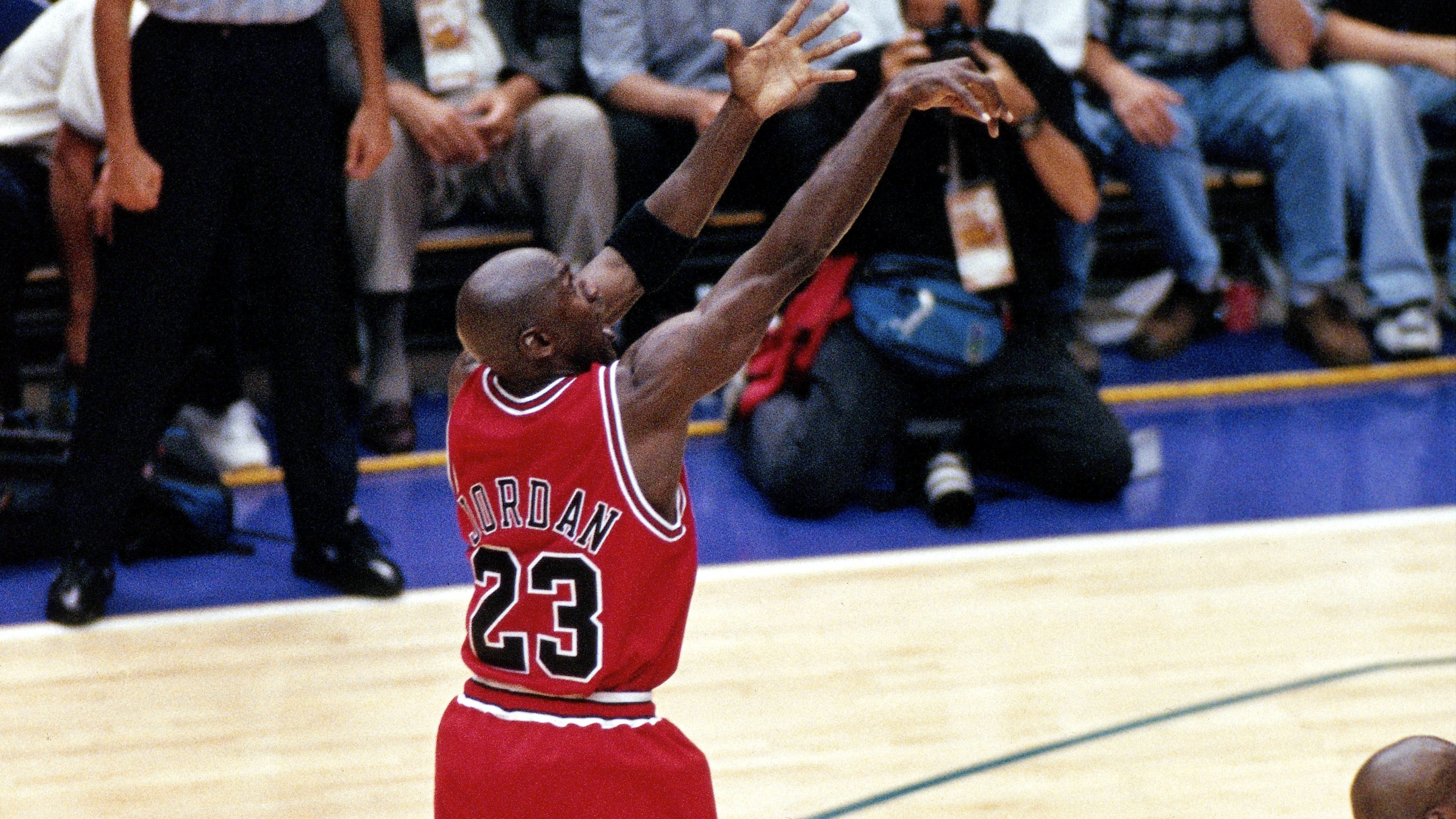 profundo Tratado Maestría Michael Jordan 1998 NBA Finals 'Last Shot' Mitchell and Ness Jersey | Sole  Collector