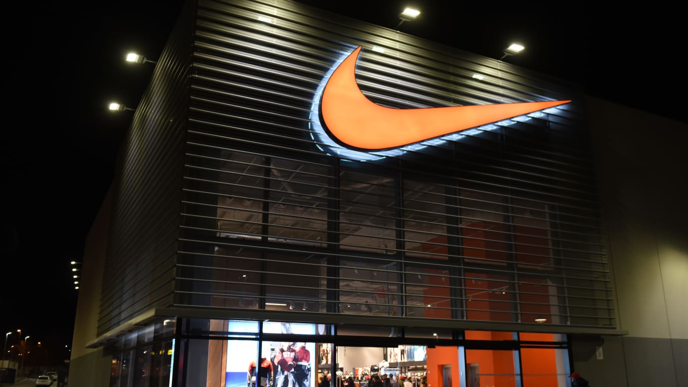 nike employee store holiday hours