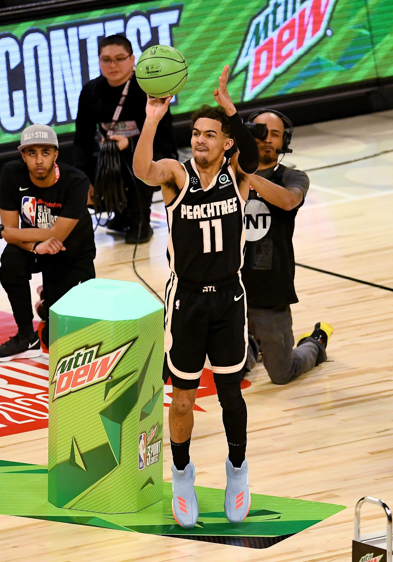 Adidas trae young