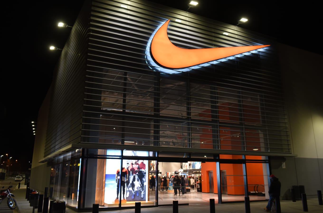 nike store down