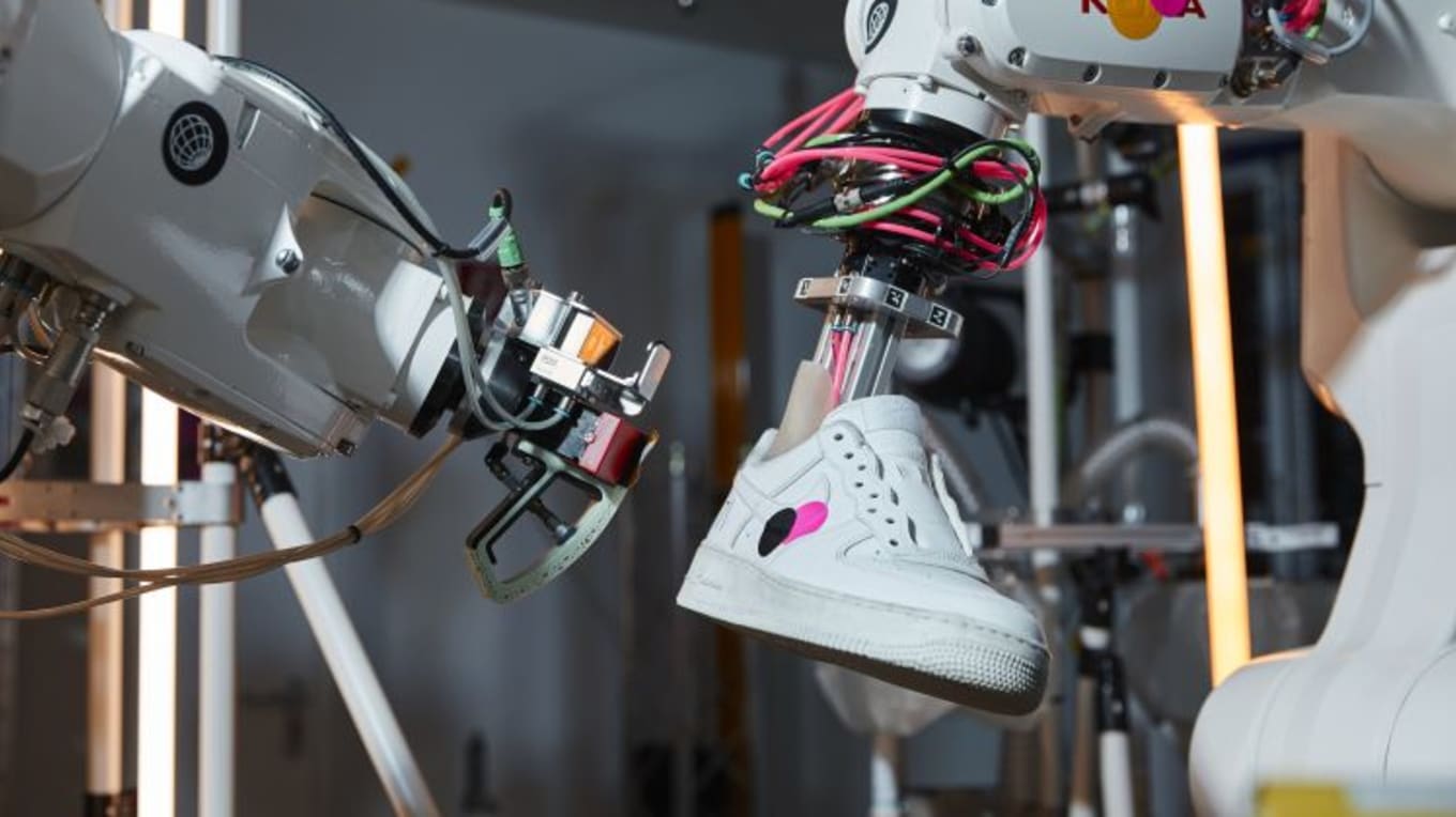 Bot Longevity Lab (B.I.L.L.) Robot London | Sole Collector