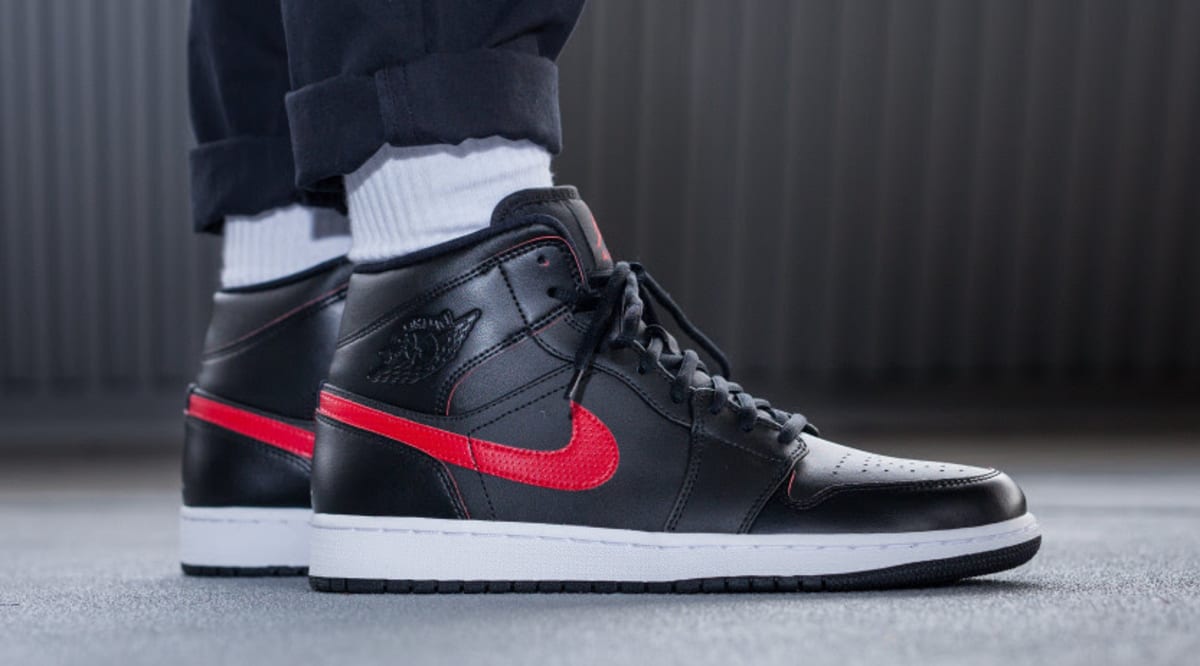 air jordan 1 retro mid black red