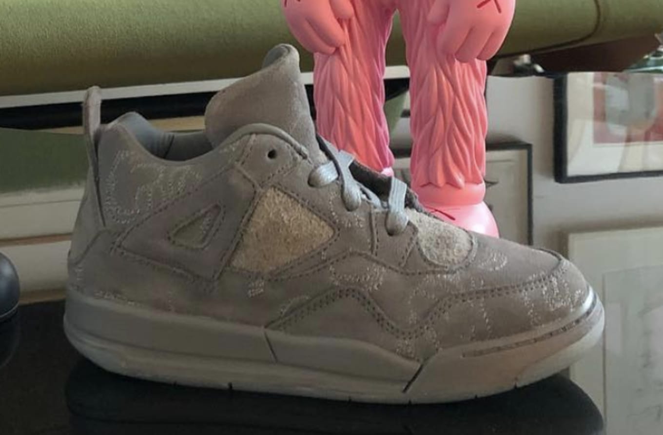 air jordan 4 x kaws