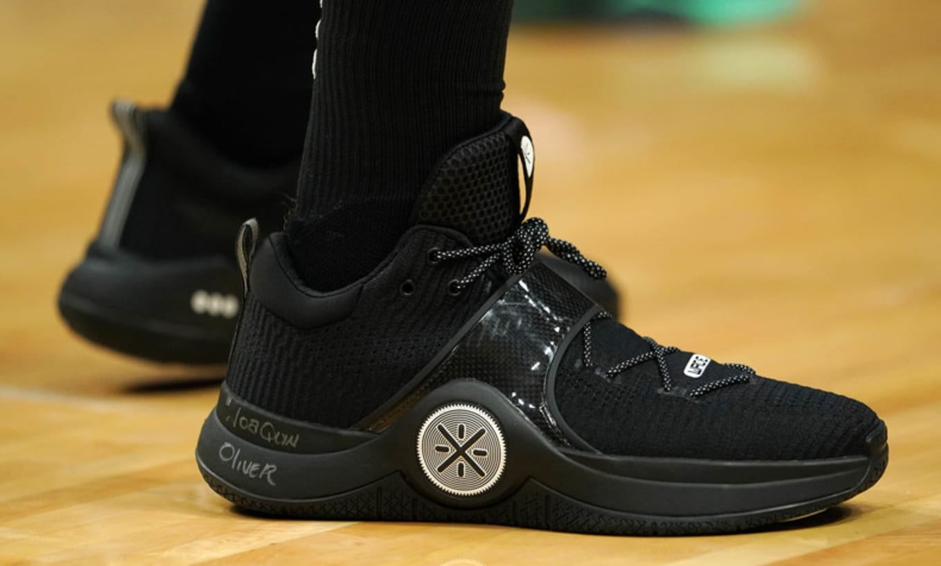 Dwyane Wade Honors Parkland Shooting 