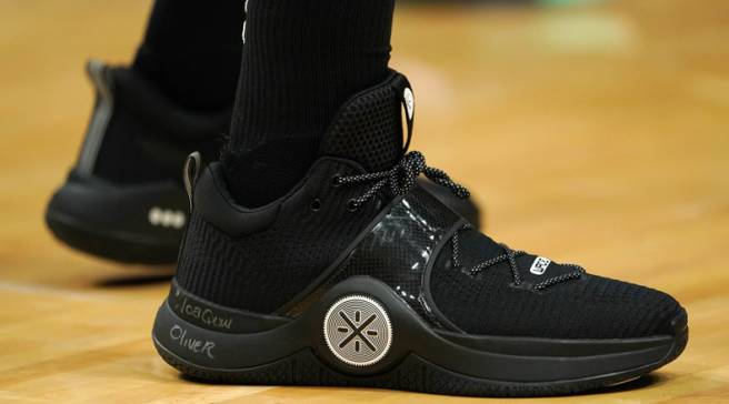 dwyane wade tennis shoes