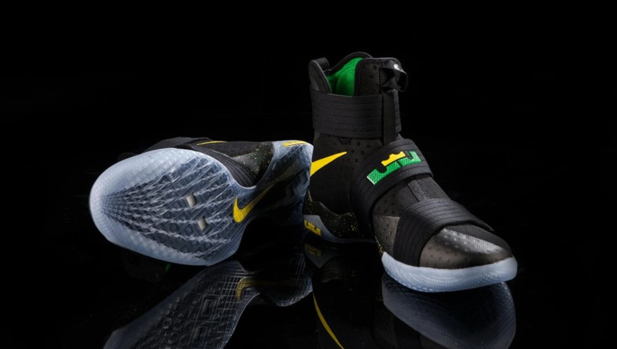 lebron oregon ducks shoes