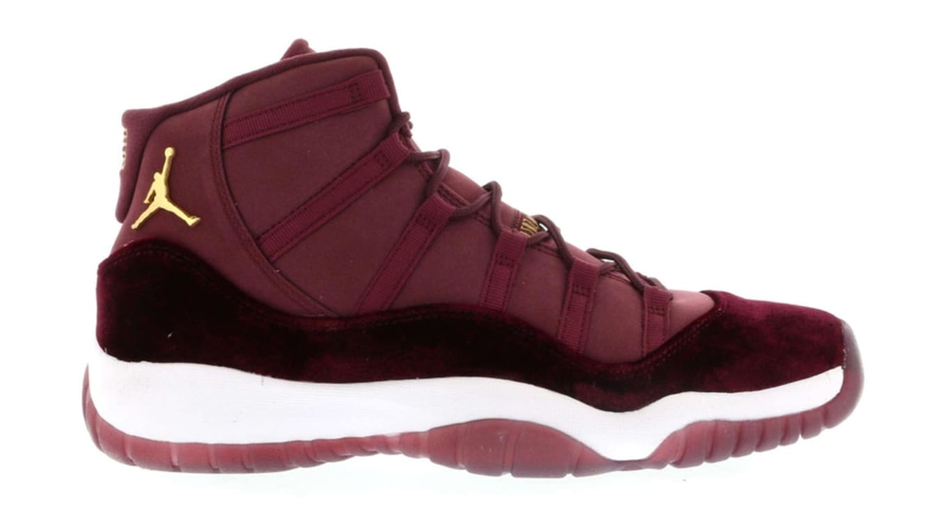 Jordan 11 mid red hot sale
