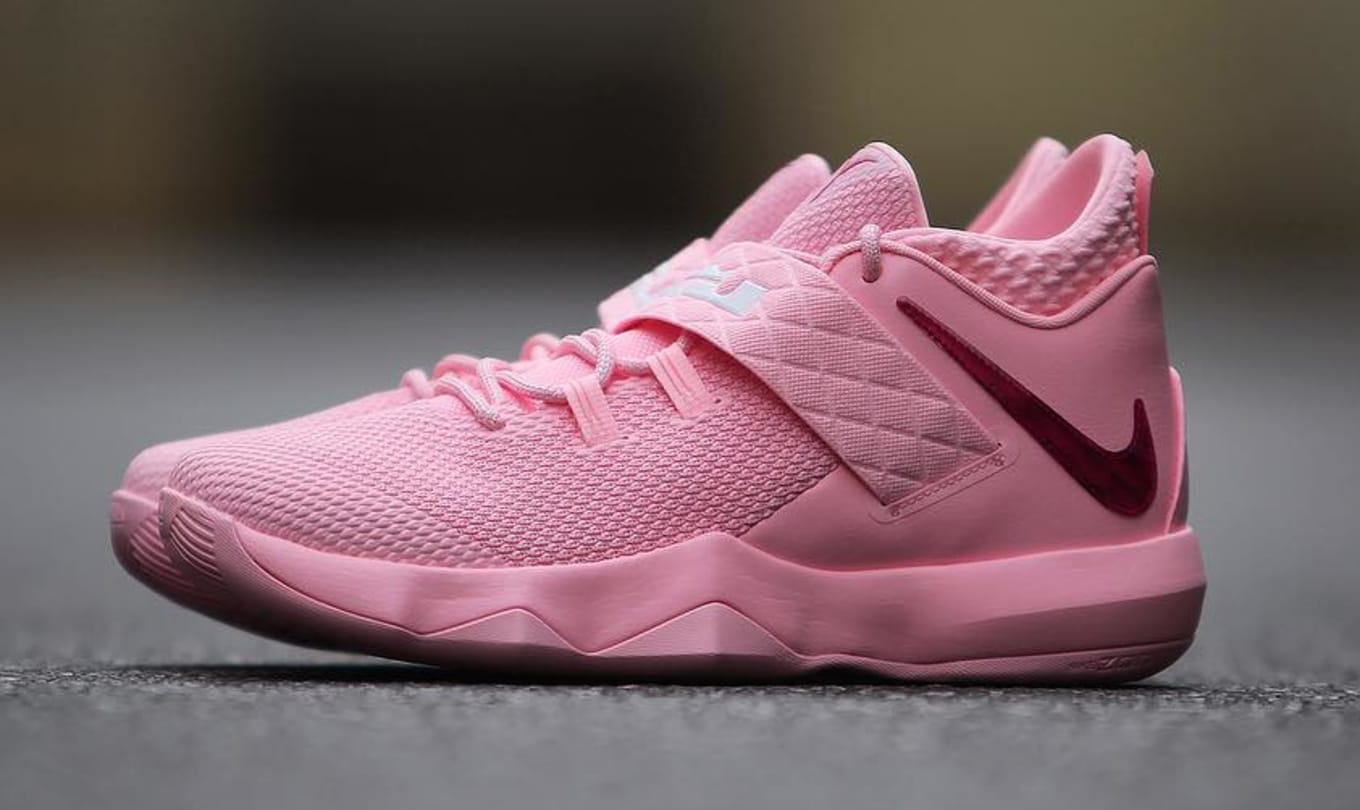 lebron james pink breast cancer shoes