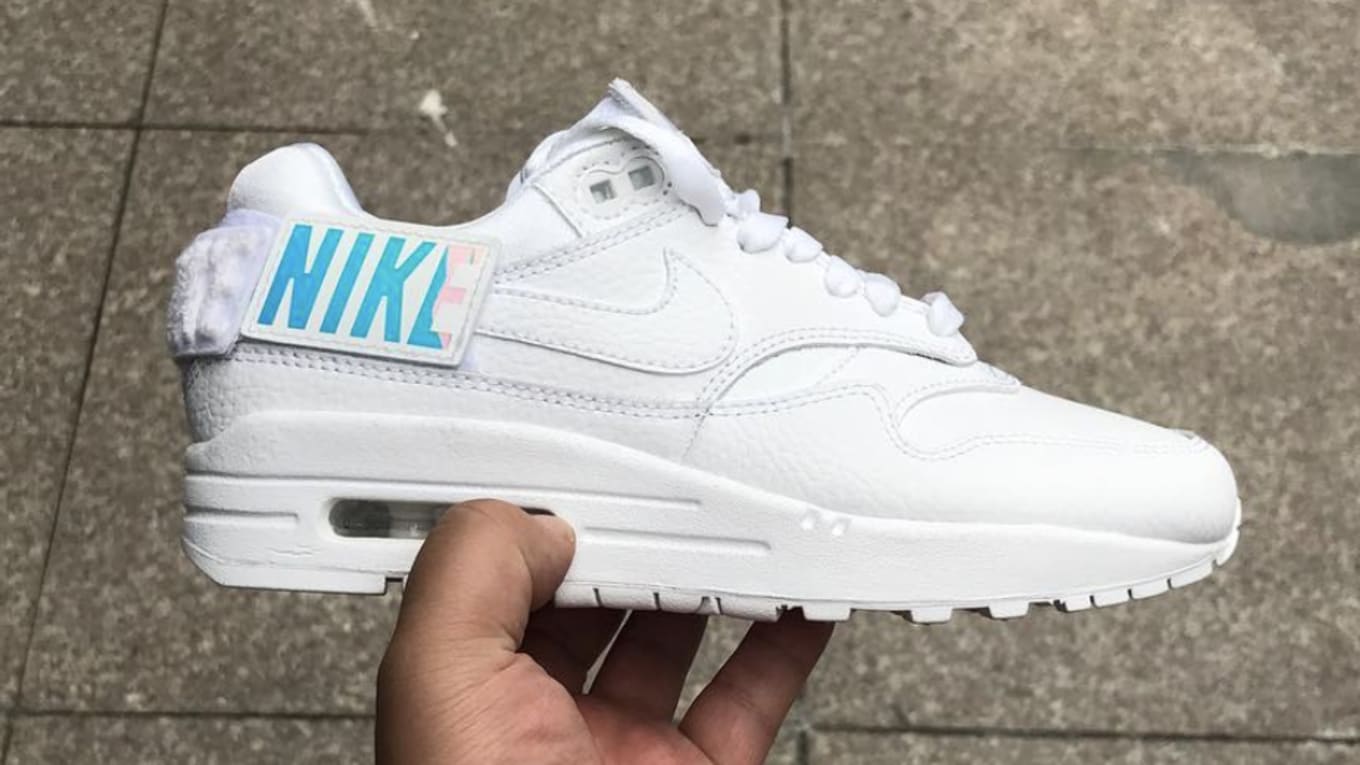 nike wmns air max 1 white