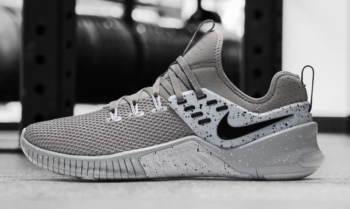 nike free x metcon black and white