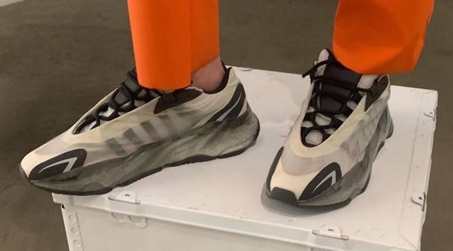 new yeezy 700 colorway